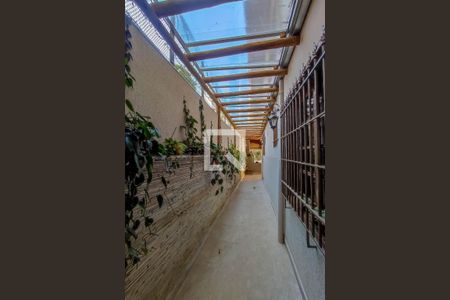 Casa à venda com 306m², 5 quartos e 4 vagas Casa à venda com 306m², 5 quartos e 4 vagasQuintal