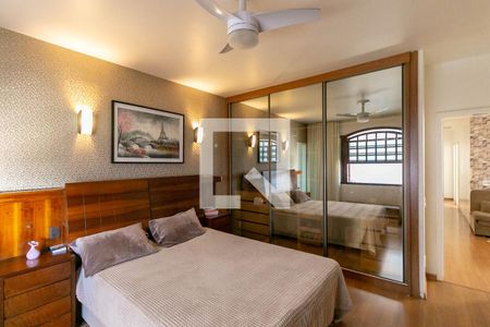 Casa à venda com 306m², 5 quartos e 4 vagas Casa à venda com 306m², 5 quartos e 4 vagasQuarto 5