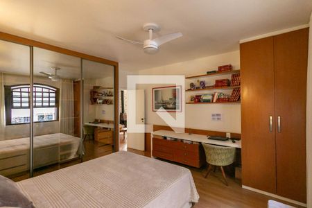 Casa à venda com 306m², 5 quartos e 4 vagas Casa à venda com 306m², 5 quartos e 4 vagasQuarto 5