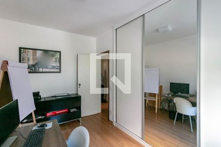 Casa à venda com 306m², 5 quartos e 4 vagas Casa à venda com 306m², 5 quartos e 4 vagasQuarto 3