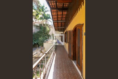 Casa à venda com 306m², 5 quartos e 4 vagas Casa à venda com 306m², 5 quartos e 4 vagasPiso superior