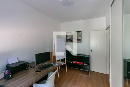 Casa à venda com 306m², 5 quartos e 4 vagas Casa à venda com 306m², 5 quartos e 4 vagasQuarto 3