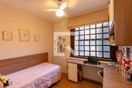 Casa à venda com 306m², 5 quartos e 4 vagas Casa à venda com 306m², 5 quartos e 4 vagasQuarto 1