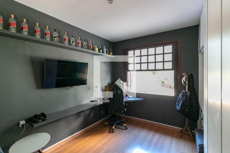 Casa à venda com 306m², 5 quartos e 4 vagas Casa à venda com 306m², 5 quartos e 4 vagasQuarto 4