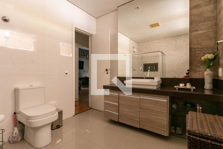 Casa à venda com 306m², 5 quartos e 4 vagas Casa à venda com 306m², 5 quartos e 4 vagasQuarto 4