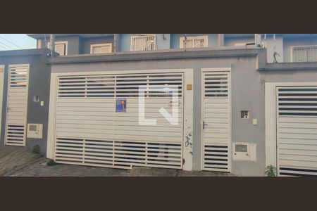 Casa à venda com 105m², 3 quartos e 3 vagas Casa à venda com 105m², 3 quartos e 3 vagasFachada