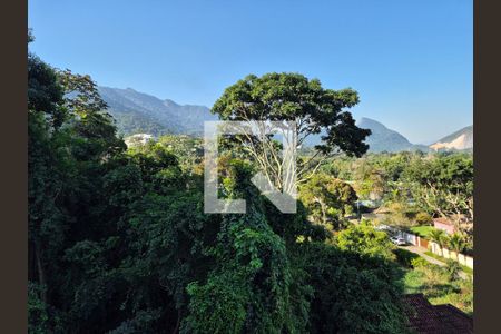 Casa de condomínio à venda com 570m², 5 quartos e 3 vagas Casa de condomínio à venda com 570m², 5 quartos e 3 vagasVista