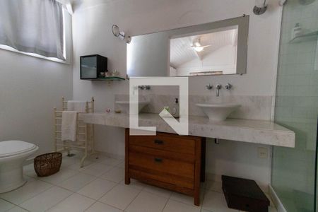 Casa de condomínio à venda com 450m², 4 quartos e 3 vagas Casa de condomínio à venda com 450m², 4 quartos e 3 vagasSuíte