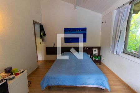 Casa de condomínio à venda com 450m², 4 quartos e 3 vagas Casa de condomínio à venda com 450m², 4 quartos e 3 vagasQuarto 2