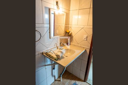 Casa à venda com 237m², 4 quartos e 4 vagas Casa à venda com 237m², 4 quartos e 4 vagasBanheiro