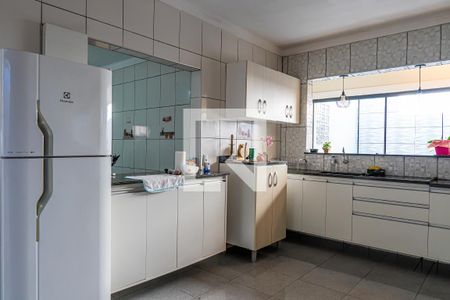 Casa à venda com 237m², 4 quartos e 4 vagas Casa à venda com 237m², 4 quartos e 4 vagasCozinha