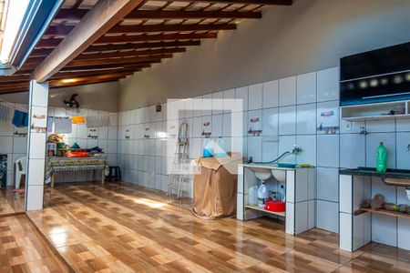 Casa à venda com 237m², 4 quartos e 4 vagas Casa à venda com 237m², 4 quartos e 4 vagasQuintal