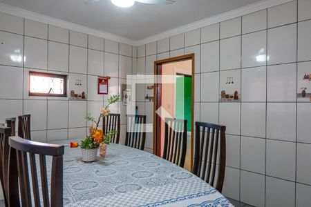 Casa à venda com 237m², 4 quartos e 4 vagas Casa à venda com 237m², 4 quartos e 4 vagasSala de Jantar