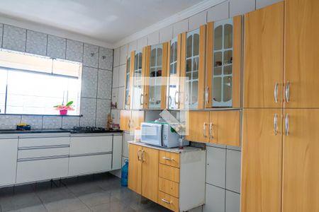 Casa à venda com 237m², 4 quartos e 4 vagas Casa à venda com 237m², 4 quartos e 4 vagasCozinha