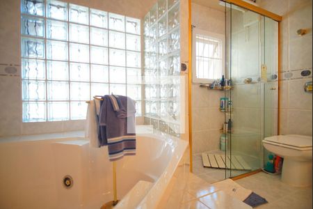 Casa à venda com 350m², 3 quartos e 2 vagasBanheiro da Suíte