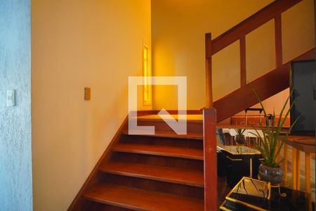 Casa à venda com 350m², 3 quartos e 2 vagasEscada - Acesso Quartos