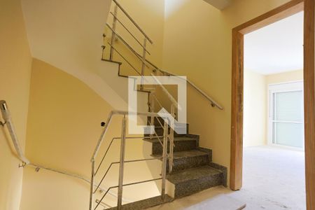 Casa à venda com 127m², 3 quartos e 2 vagas Casa à venda com 127m², 3 quartos e 2 vagasEscadas