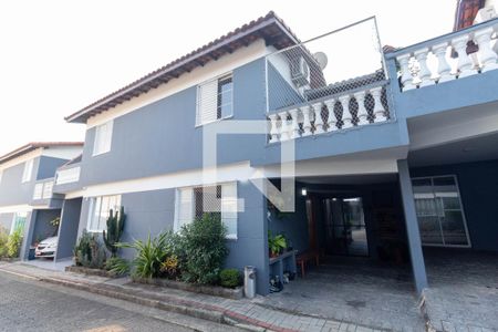 Casa de condomínio à venda com 72m², 2 quartos e 1 vaga Casa de condomínio à venda com 72m², 2 quartos e 1 vagaFachada