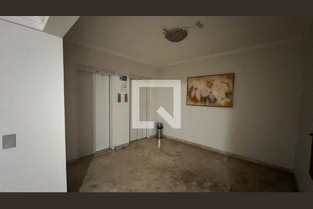 Apartamento à venda com 101m², 4 quartos e sem vaga Apartamento à venda com 101m², 4 quartos e sem vagaHall de entrada