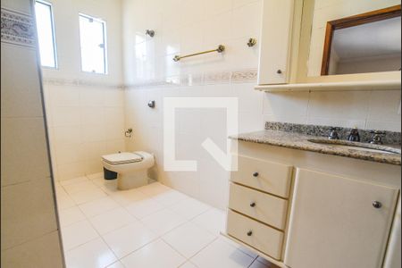 Casa à venda com 230m², 3 quartos e 2 vagasBanheiro da Suíte