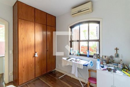 Casa à venda com 405m², 3 quartos e 4 vagasQuarto de Serviço