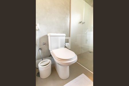 Casa à venda com 405m², 3 quartos e 4 vagasBanheiro 1 do Quarto 2