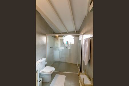 Casa à venda com 405m², 3 quartos e 4 vagasBanheiro 1 do Quarto 2