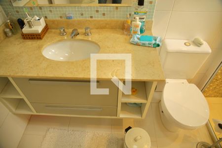 Casa de condomínio à venda com 178m², 4 quartos e 4 vagasBanheiro Suite 1