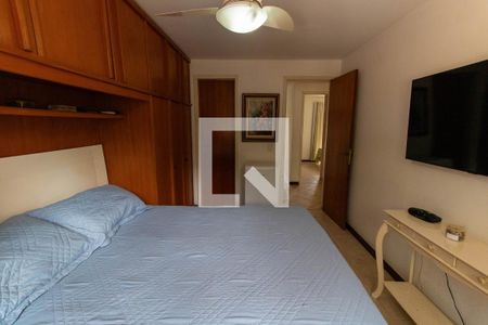 Casa de condomínio à venda com 226m², 4 quartos e 2 vagas Casa de condomínio à venda com 226m², 4 quartos e 2 vagasQuarto 4