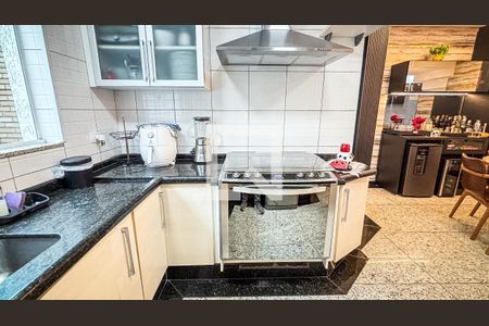 Casa à venda com 161m², 3 quartos e 4 vagas Casa à venda com 161m², 3 quartos e 4 vagasCozinha