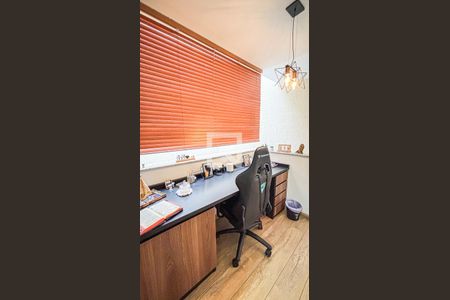 Casa à venda com 161m², 3 quartos e 4 vagas Casa à venda com 161m², 3 quartos e 4 vagasEscritório