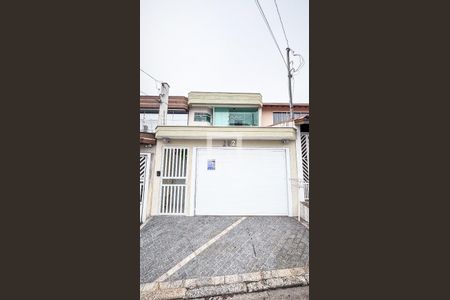 Casa à venda com 161m², 3 quartos e 4 vagas Casa à venda com 161m², 3 quartos e 4 vagasFachada