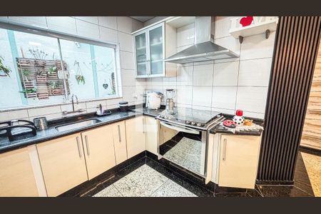 Casa à venda com 161m², 3 quartos e 4 vagas Casa à venda com 161m², 3 quartos e 4 vagasCozinha