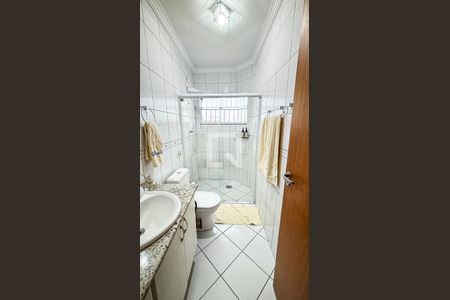 Casa à venda com 161m², 3 quartos e 4 vagas Casa à venda com 161m², 3 quartos e 4 vagasBanheiro da Suíte 2