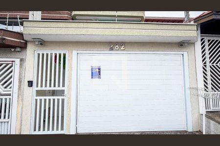 Casa à venda com 161m², 3 quartos e 4 vagas Casa à venda com 161m², 3 quartos e 4 vagasFachada