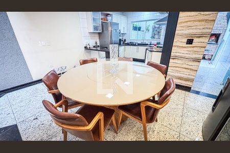 Casa à venda com 161m², 3 quartos e 4 vagas Casa à venda com 161m², 3 quartos e 4 vagasSala de Jantar