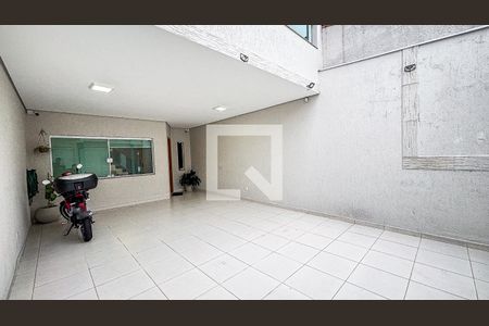 Casa à venda com 161m², 3 quartos e 4 vagas Casa à venda com 161m², 3 quartos e 4 vagasGaragem