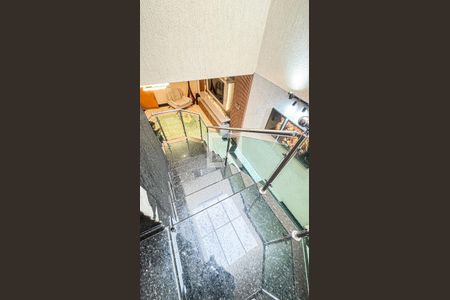 Casa à venda com 161m², 3 quartos e 4 vagas Casa à venda com 161m², 3 quartos e 4 vagasEscada