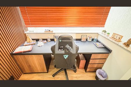 Casa à venda com 161m², 3 quartos e 4 vagas Casa à venda com 161m², 3 quartos e 4 vagasEscritório