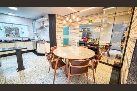 Casa à venda com 161m², 3 quartos e 4 vagas Casa à venda com 161m², 3 quartos e 4 vagasSala de Jantar