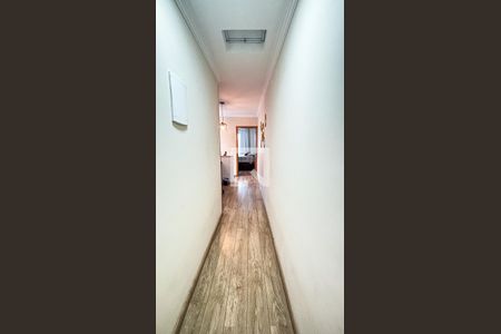 Casa à venda com 161m², 3 quartos e 4 vagas Casa à venda com 161m², 3 quartos e 4 vagasCorredor