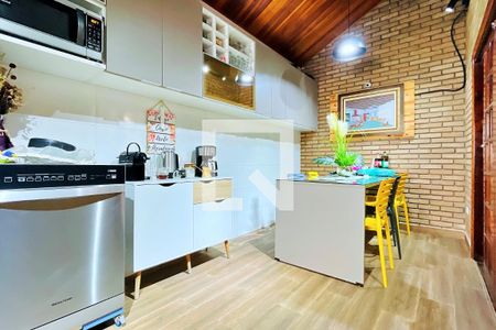 Casa à venda com 203m², 2 quartos e 2 vagas Casa à venda com 203m², 2 quartos e 2 vagasCozinha