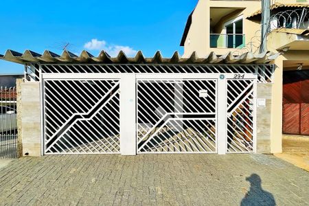 Casa à venda com 203m², 2 quartos e 2 vagas Casa à venda com 203m², 2 quartos e 2 vagasFachada