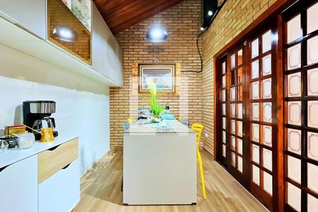 Casa à venda com 203m², 2 quartos e 2 vagas Casa à venda com 203m², 2 quartos e 2 vagasCozinha