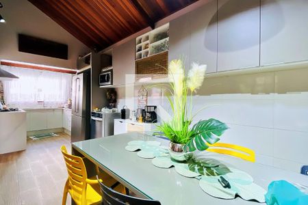 Casa à venda com 203m², 2 quartos e 2 vagas Casa à venda com 203m², 2 quartos e 2 vagasCozinha