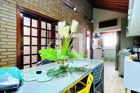 Casa à venda com 203m², 2 quartos e 2 vagas Casa à venda com 203m², 2 quartos e 2 vagasCozinha
