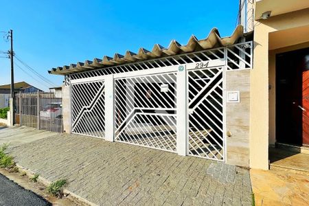Casa à venda com 203m², 2 quartos e 2 vagas Casa à venda com 203m², 2 quartos e 2 vagasFachada