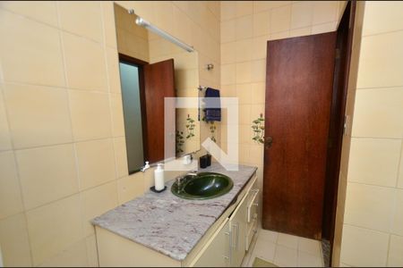 Casa à venda com 264m², 4 quartos e 3 vagasBanheiro social