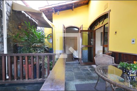 Casa à venda com 264m², 4 quartos e 3 vagasVaranda