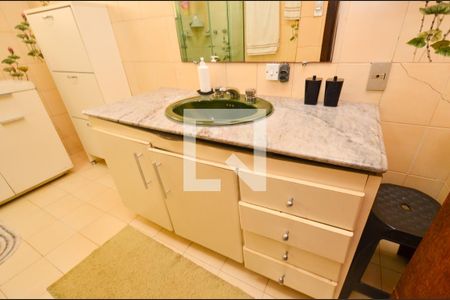 Casa à venda com 264m², 4 quartos e 3 vagasBanheiro social